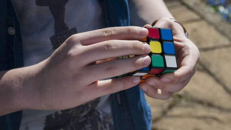 Robot risolve Cubo di Rubik in 0.38 secondi