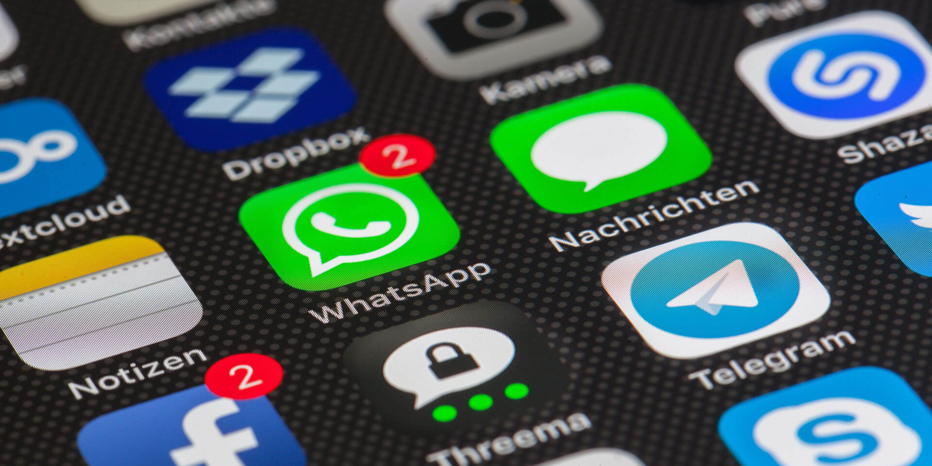 Whatsapp vietato ai minori di 16 anni. Cosa significa realmente?